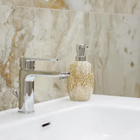 לינה וארוחת בוקר Saint Vincent 4*